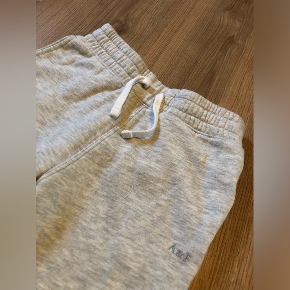 🛤️ Abercrombie Kids Joggers - Picture 2 of 3